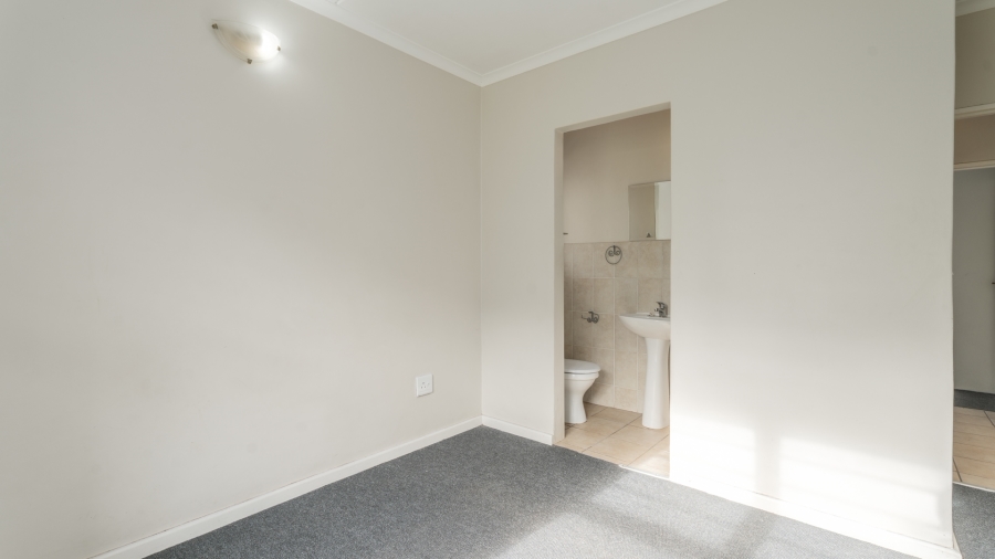 To Let 2 Bedroom Property for Rent in Vredekloof East Western Cape